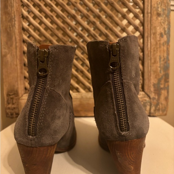 These boots are GORGEOUS!! Worn one time! They are a size 8. - Picture 5 of 8